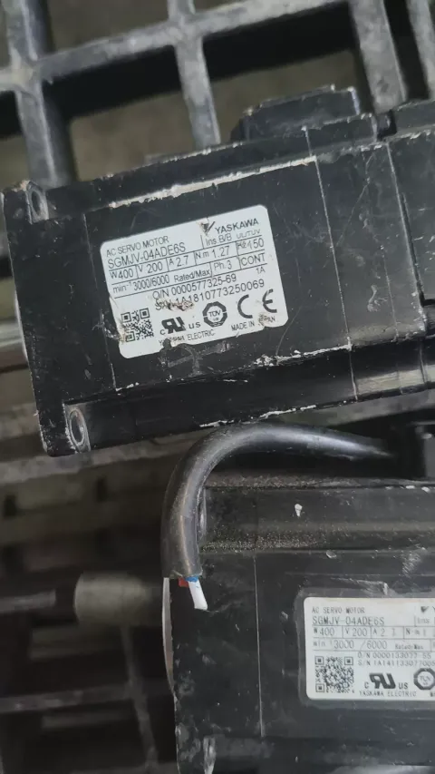 Yaskawa SGMJV-04ADE6S / SGMJV-04AAA61 Motor & Drive Component product photo 2