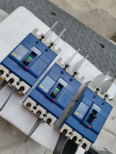 Schneider Electric / Merlin Gerin EZD100E 50A Industrial Automation Component product photo 4