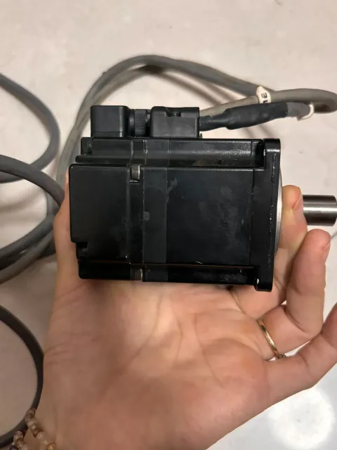 Yaskawa SGMAV-02A3A21 Motor & Drive Component product photo 5