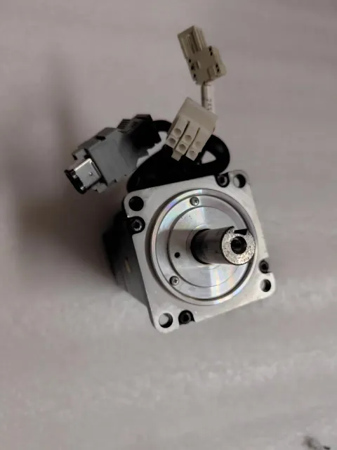 Yaskawa SGM7J-02AFC6E Motor & Drive Component product photo 2