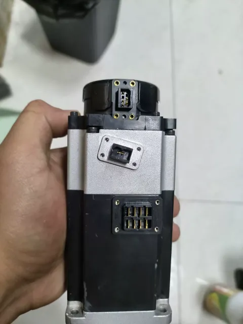 OMRON R88M-1M40030T-BS2 Motor & Drive Component product photo 2