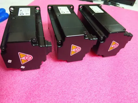 Yaskawa SGMJV-02A3A6C Motor & Drive Component — product photo 17 of 29