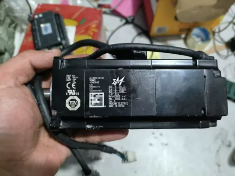 Yaskawa SGPMS-2R5A30A + SGMMS-04A3C6E Motor & Drive Component product photo 5