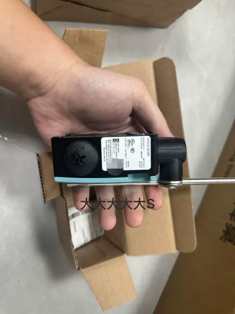 Siemens 3SE5122-0CH80 Industrial Sensor product photo 4