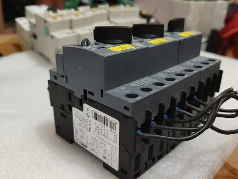 Siemens 3RV2021-4AA10 Motor & Drive Component — product photo 13 of 18
