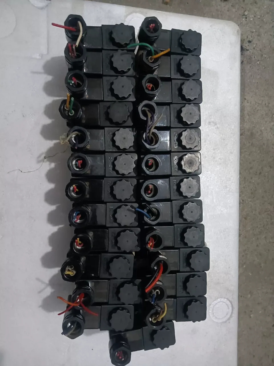 AirTAC 2V025-08 DC24V Industrial Automation Component product photo 1