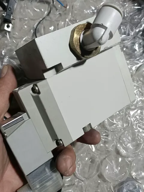 SMC VP744R-5DZ1-04A Industrial Automation Component product photo 3