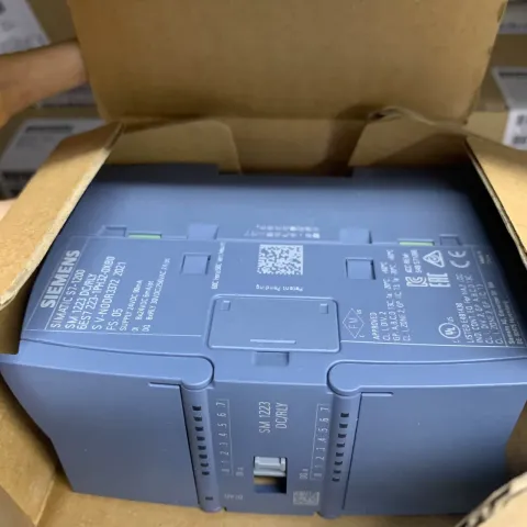 Siemens 6ES7223-1PH32-0XB0 PLC Module — product photo 5 of 8