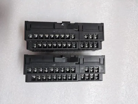 Mitsubishi Electric AJ65SBTB1-16D I/O Module — product photo 3 of 28