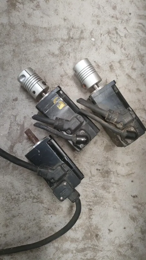Yaskawa SGM7J-01A7B1 Motor & Drive Component product photo 7