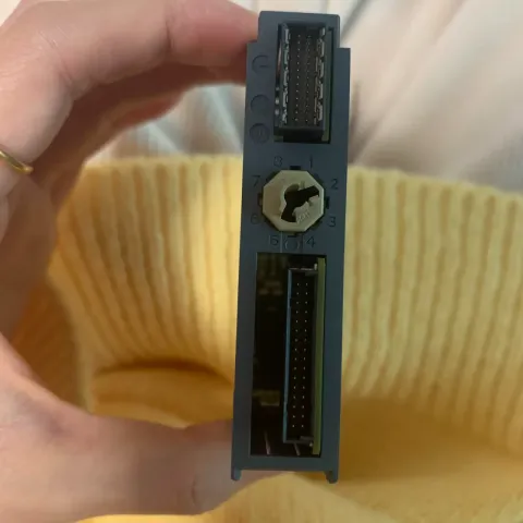 Siemens 6ES7134-6HD00-0BA1 Industrial Automation Component — product photo 8 of 10