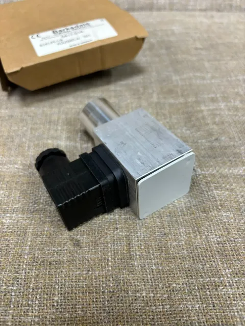 White Label 8141-PL1-B / 0417-014 Industrial Sensor product photo 5