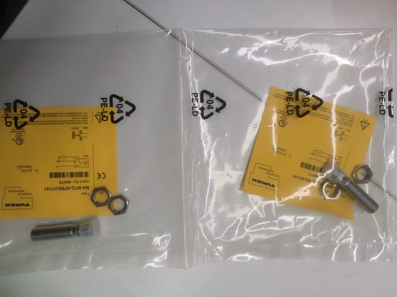 White Label B18-M18-AP6X-H1141 Industrial Sensor product photo 1