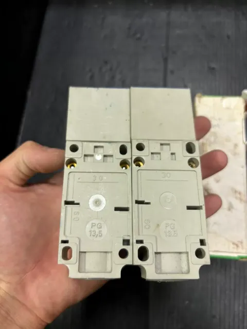 White Label XS8-C40FP260 / 061009 Industrial Sensor product photo 3