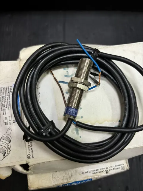 Telemecanique Sensors XS512B1DAL2 Industrial Sensor product photo 5