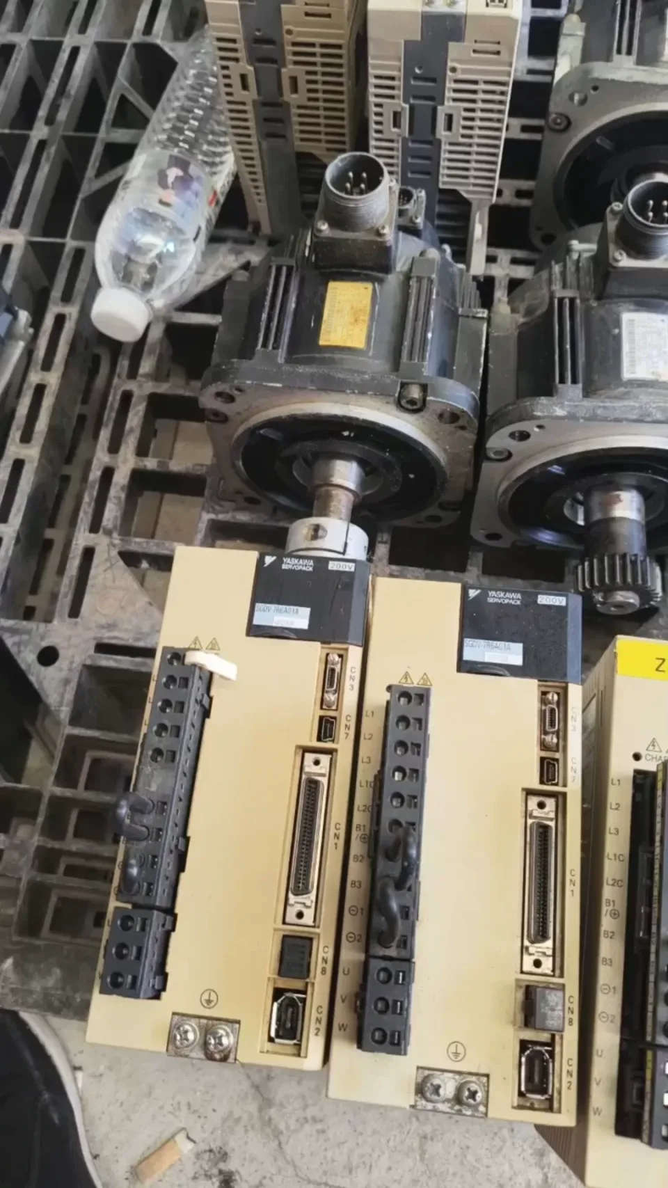 Yaskawa SGDV-7R6A01A002000; SGMGV-09ADC61 Motor & Drive Component product photo 1
