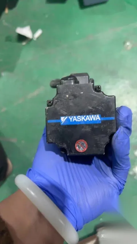 Yaskawa SGM7J-02AFC6S Motor & Drive Component product photo 2