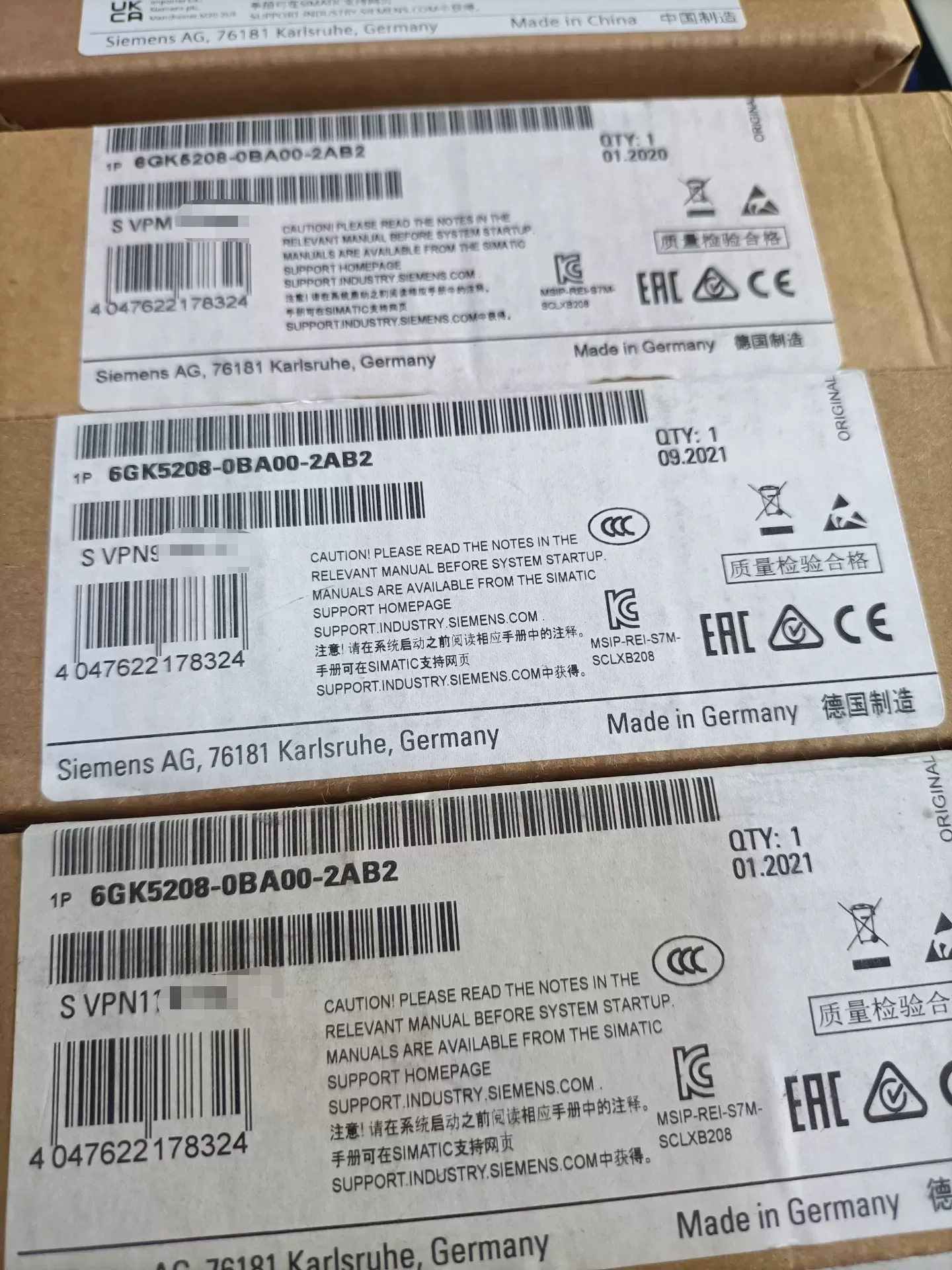 Siemens 6GK5208-0BA00-2AB2 Industrial Sensor — product photo 1 of 2