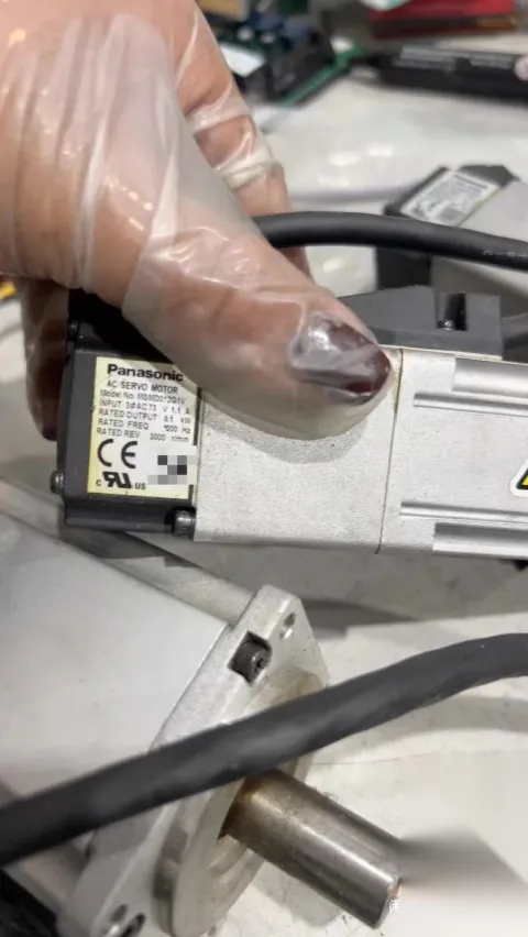 Panasonic MHMJ042P1S Motor & Drive Component — product photo 8 of 13