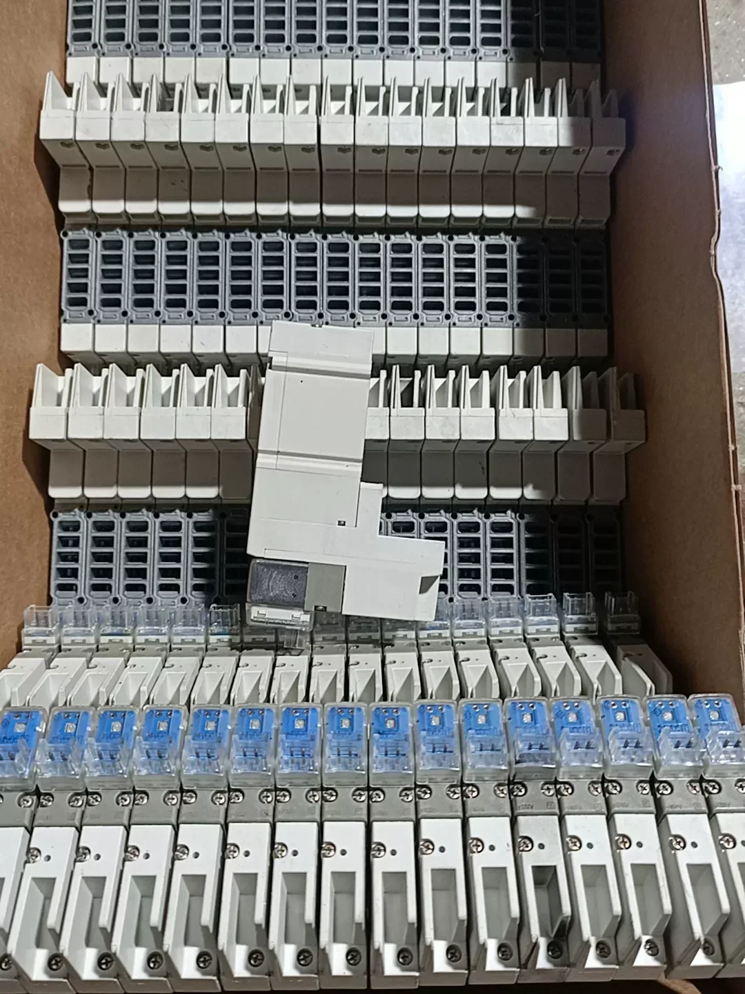 SMC SY3101T-5Z1 / SY3201T-5Z1 Industrial Automation Component product photo 1