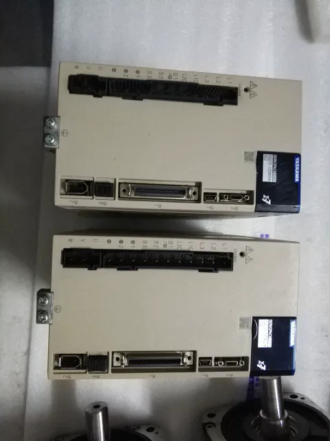 Yaskawa SGD7S-120A00A002 + SGM7G-13AFC61 Motor & Drive Component product photo 2