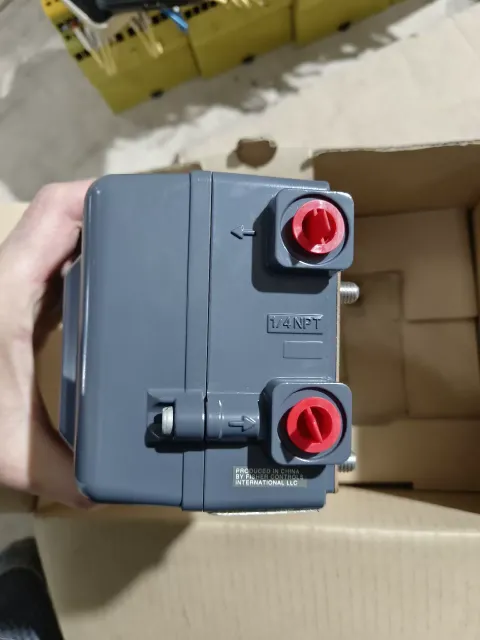 Fisher DVC2000 Industrial Automation Component — product photo 7 of 17