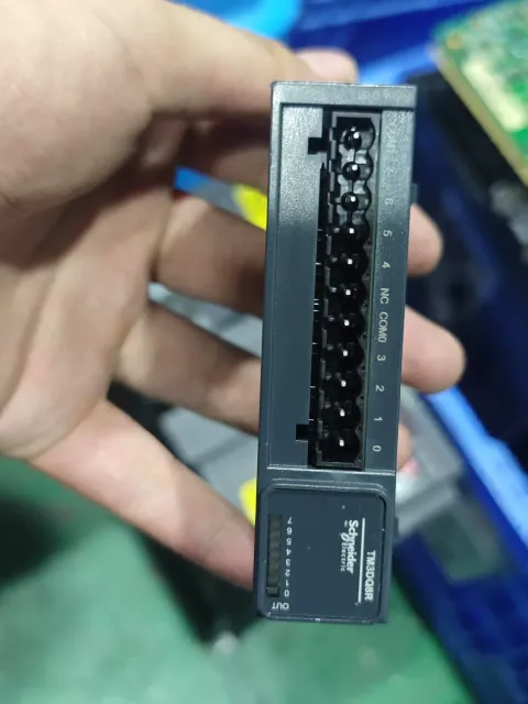 Schneider Electric TM3DQ8R PLC Module product photo 1