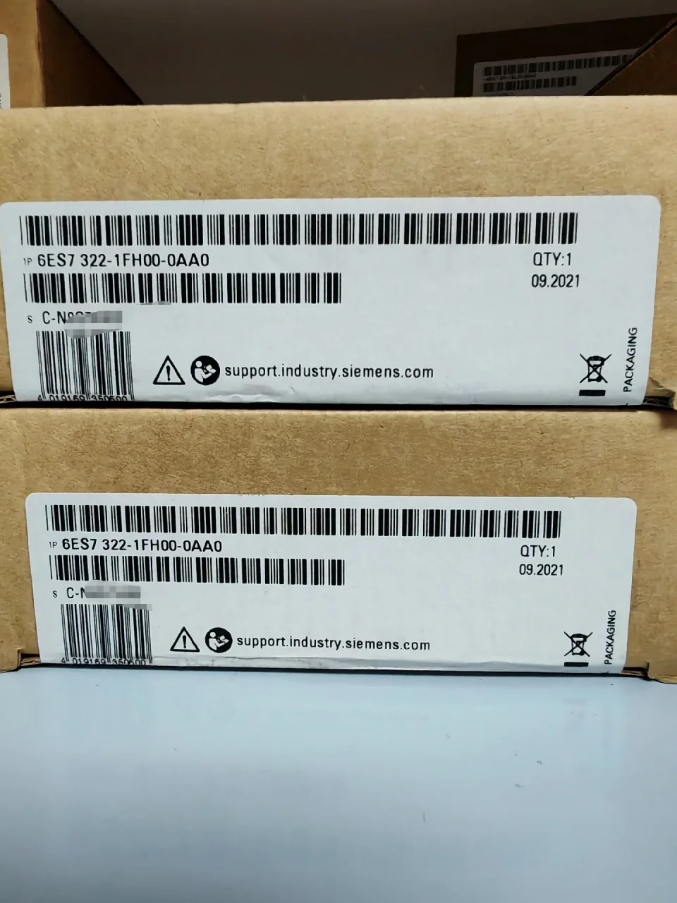 Siemens 6ES7322-1FH00-0AA0 Industrial Automation Component product photo 1