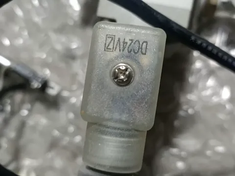 SMC VP744R-5DZ1-04A Industrial Automation Component product photo 2