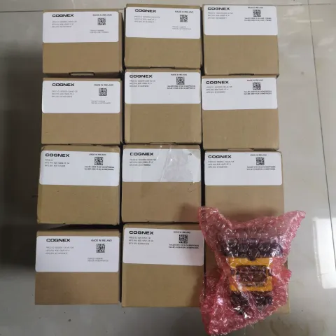 White Label Cognex IS2000C series lot; visible exact labels include IS2000C-139-40-125 and IS2000C-23M-40-125 Industrial Sensor product photo 1