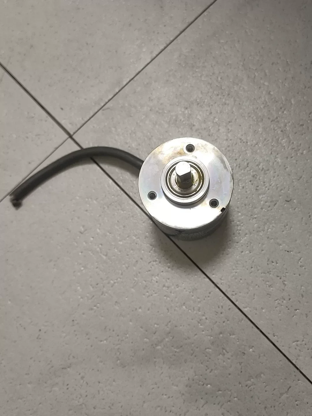 Omron E6B2-CWZ6C Industrial Encoder product photo 1