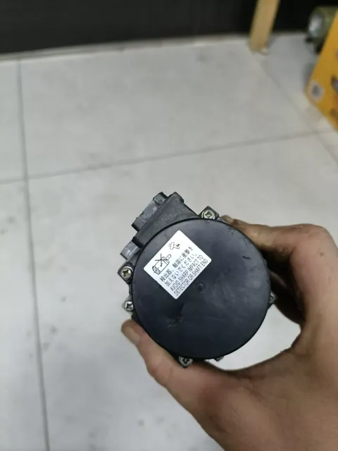 Mitsubishi Electric HF-KN43J-S100 Motor & Drive Component product photo 5