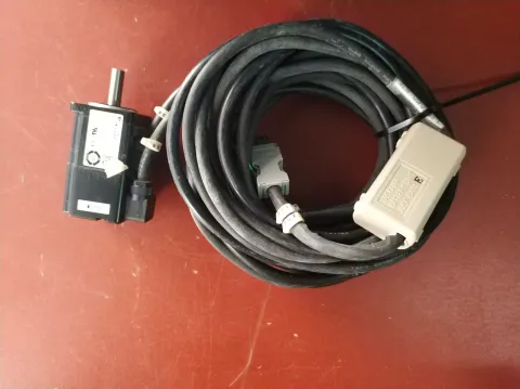 Yaskawa SGMJV-A5A3A21 Motor & Drive Component — product photo 3 of 8