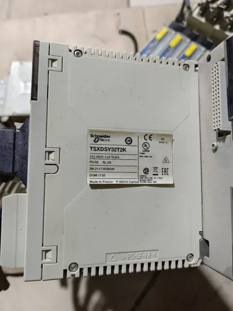 Schneider Electric TSXDEY16D2 / TSXDSY16T2 / TSXDSY32T2K / TSXDEY32D2K / TSXDSY16R5 I/O Module product photo 4