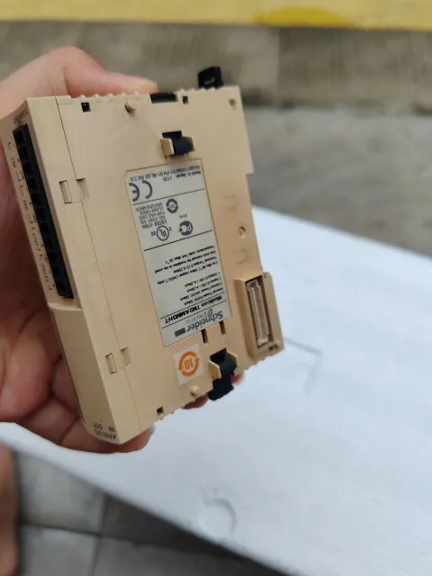 Schneider Electric TM2AMM3HT I/O Module product photo 5