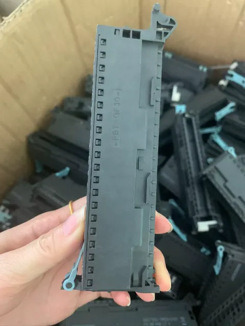 Siemens 6ES7592-1AM00-0XB0 PLC Module product photo 2
