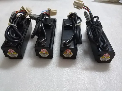 Yaskawa SGMJV-01ADE6E Motor & Drive Component product photo 5