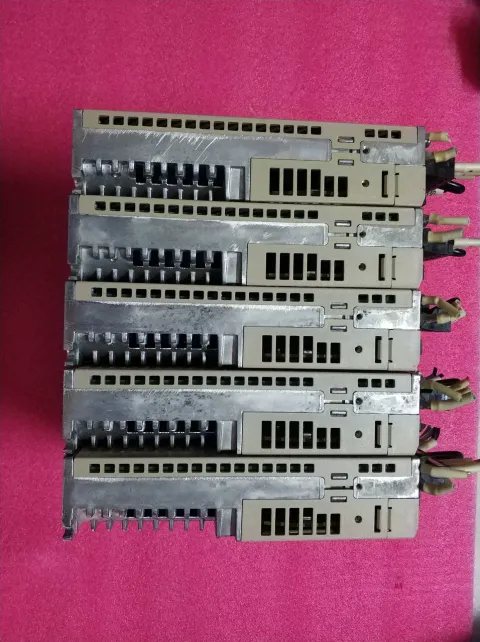 Yaskawa SGDV-2R8A11A Motor & Drive Component — product photo 3 of 14