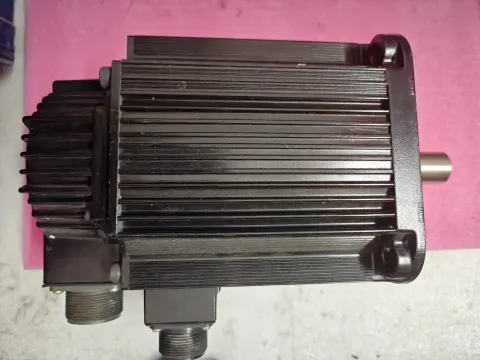 Yaskawa SGDM-15ADA-V + SGMGH-13ACA21 Motor & Drive Component — product photo 4 of 11
