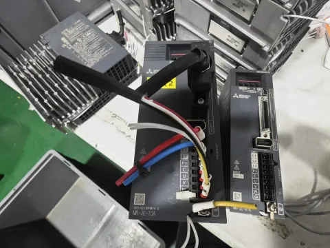 Mitsubishi Electric MR-JE-70A Motor & Drive Component — product photo 11 of 13