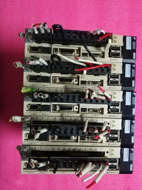 Yaskawa SGDV-2R8A11B Motor & Drive Component — product photo 7 of 12