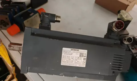 Siemens 1FL6054-2AF21-2MB1 Motor & Drive Component product photo 3