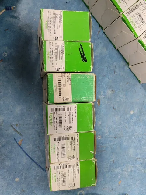Schneider Electric GV2ME22C Motor & Drive Component — product photo 3 of 3