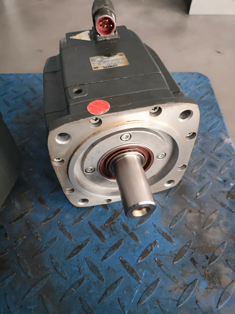 Siemens 1FK7083-2AF71-1RG1 Motor & Drive Component product photo 1