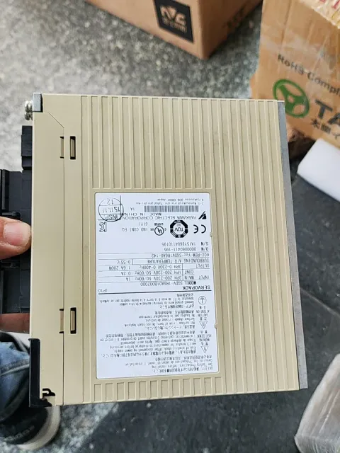 Yaskawa SGDV-1R6A01B002000 Motor & Drive Component product photo 2