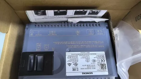 Siemens 6AV2124-0GC01-0AX0 Industrial Automation Component — product photo 2 of 19