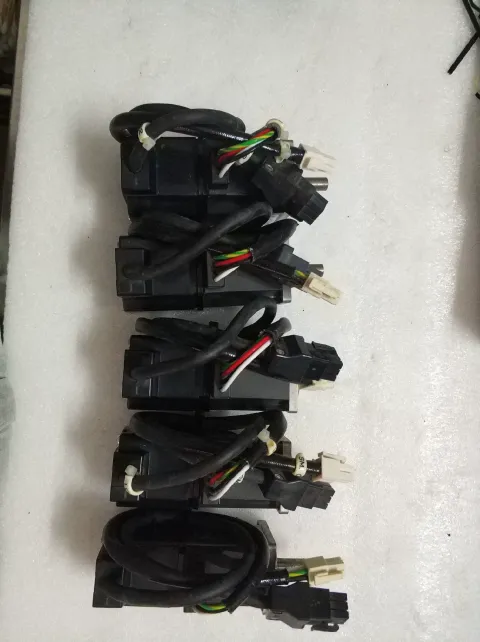 Mitsubishi Electric HC-KFS13 Motor & Drive Component — product photo 5 of 7