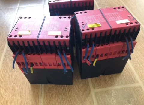 Schneider Electric / Telemecanique XPSNS3740 Industrial Relay product photo 1