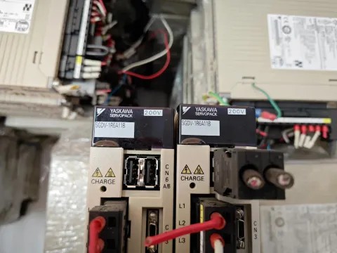 Yaskawa SGDV-1R6A11B Motor & Drive Component — product photo 3 of 12