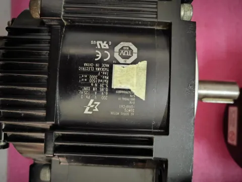 Yaskawa SGM7G-09AFC61 Motor & Drive Component — product photo 13 of 17
